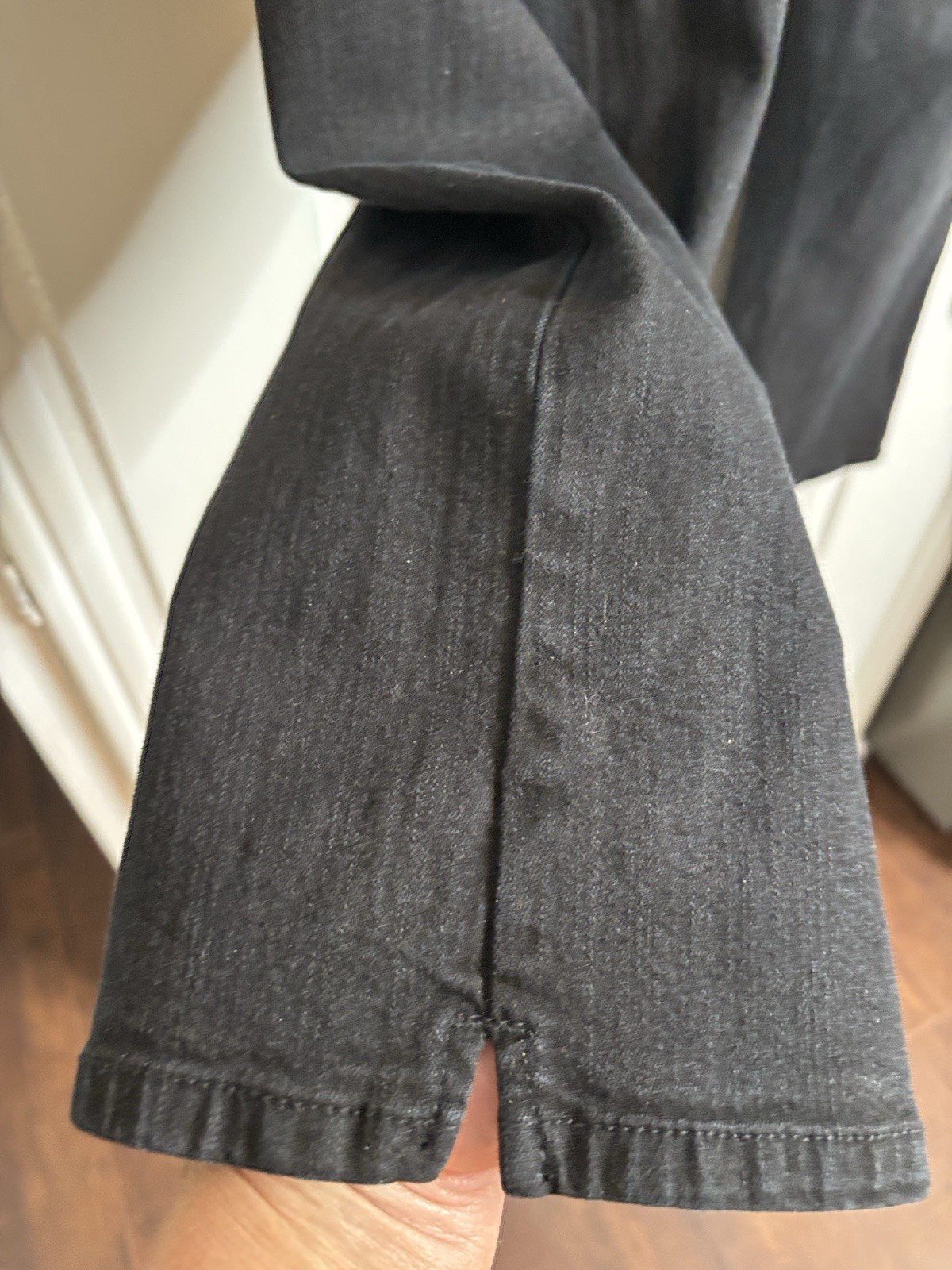 NYDJ Women’s Tummy Tuck Cropped Dark Wash Black Denim Jeans 5-Pocket 6
