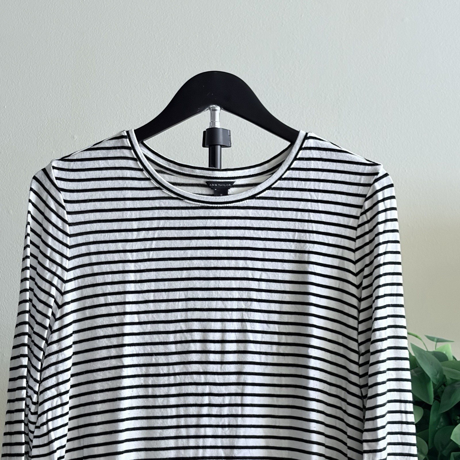 Ann Taylor Black White Striped Round Neck Knit Pullover Long Sleeve Top Medium