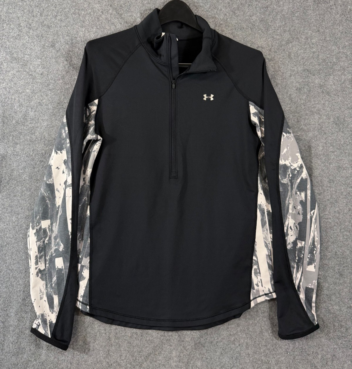 Under Armour Activewear Top Womens XL Black Gray Contrast Print Coldgear 1/2 Zip