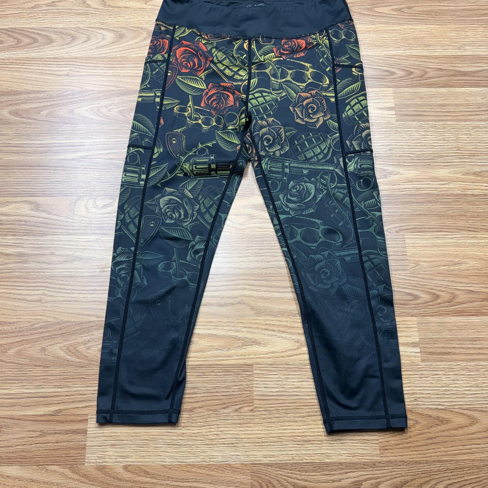 Constantly Varied Gear Leggings Womens Medium Multi Guns Roses Cropped Yoga