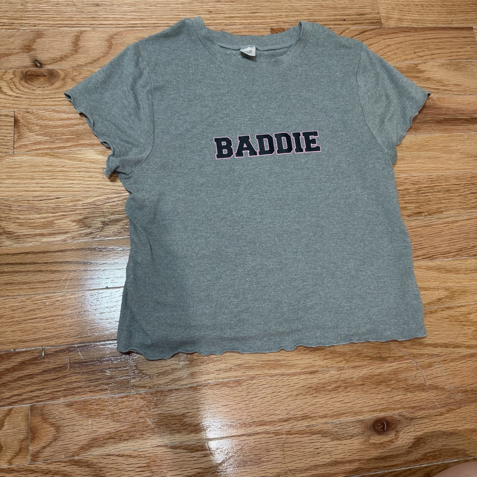 True by rue21 Womens Small Baddie Graphic Baby Tee Gray Crop Top Stretch Y2K