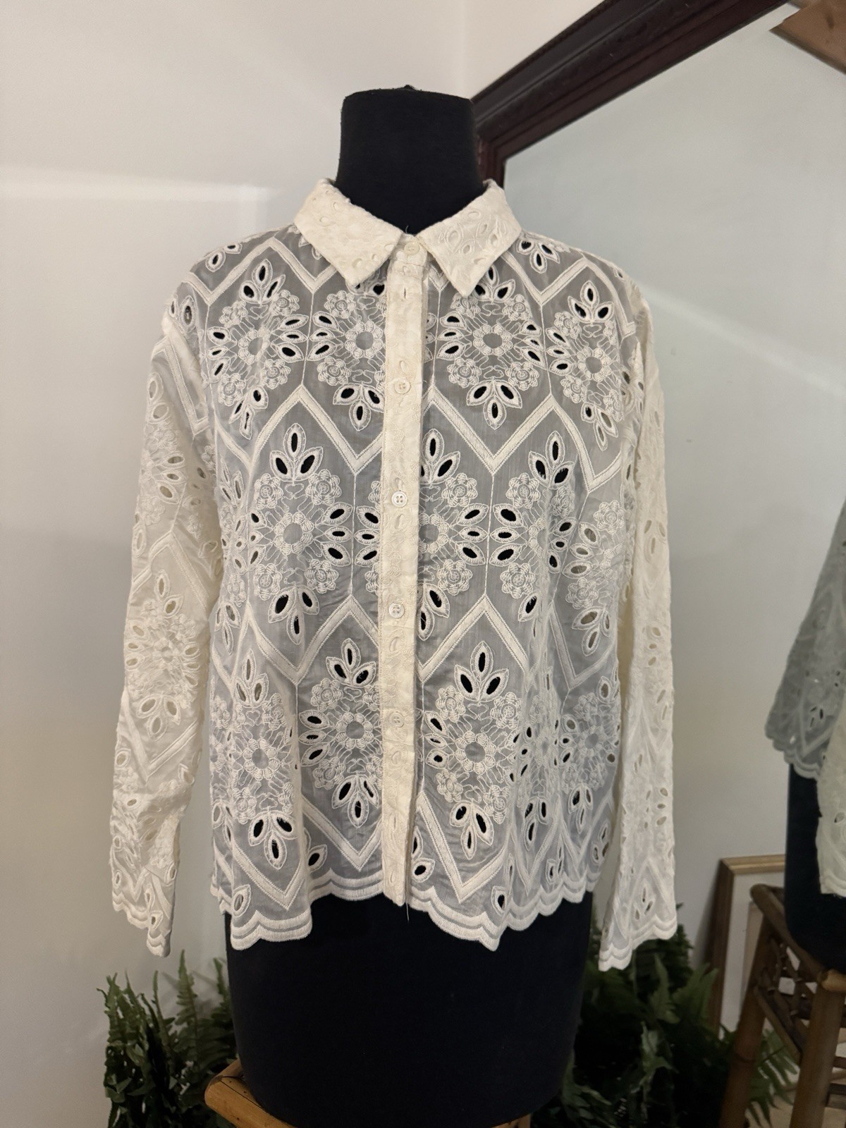 Ladies Off White Eyelet Button Up Blouse Tencil Cotton Rayon size Small