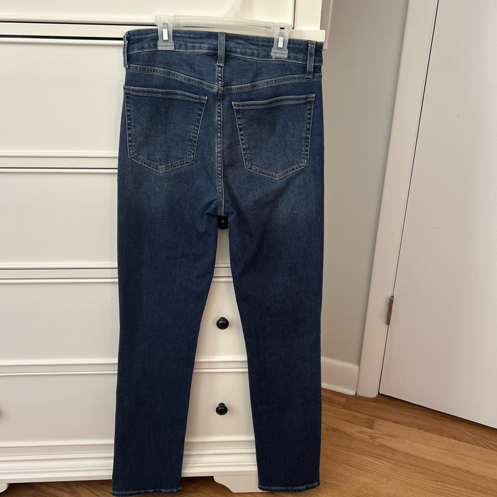 Women’s GAP Classic Straight High Rise Size 4R Jeans 27 in Waist 29.5 in Inseam