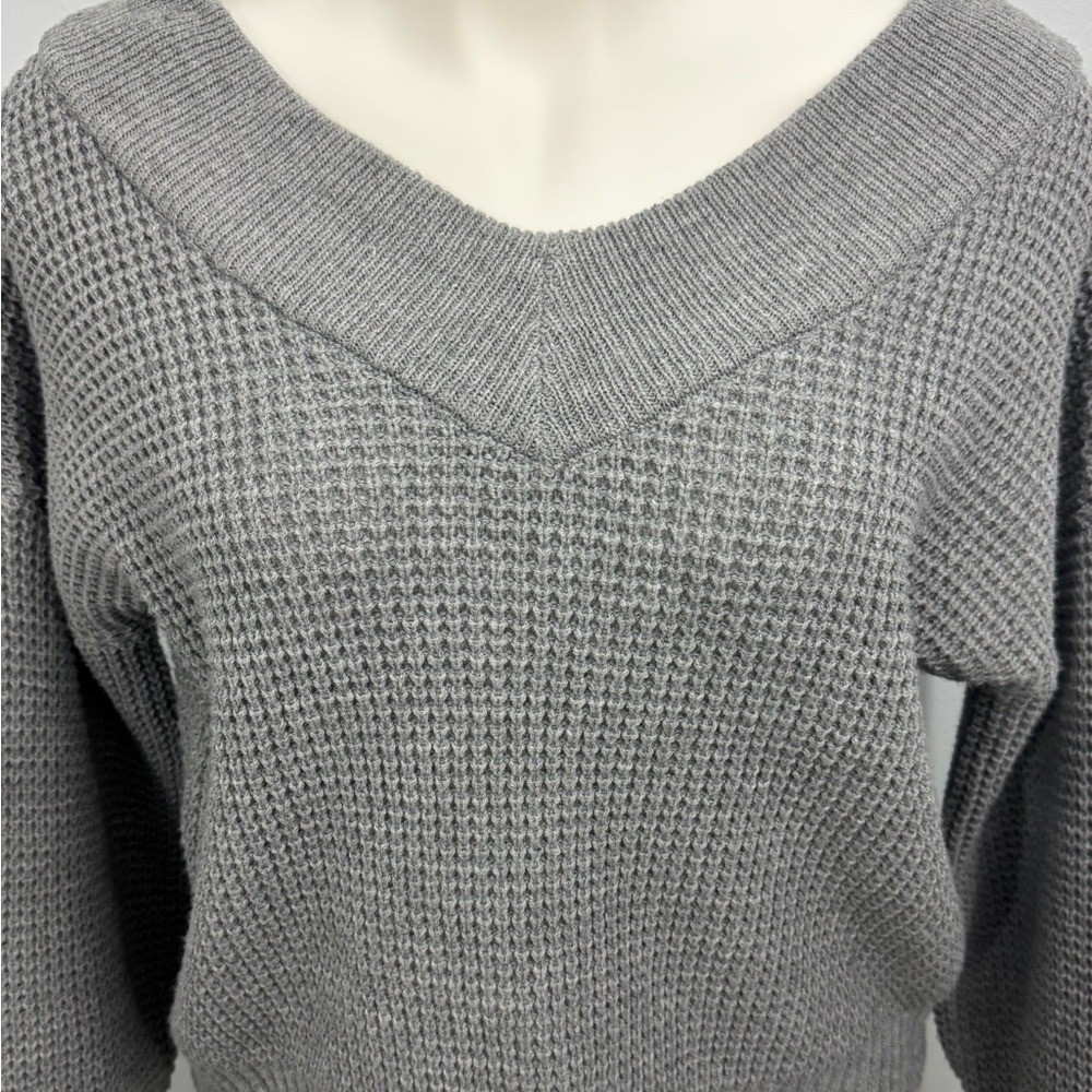 Zenana Outfitters Light Gray V-Neck Sweater Size Medium