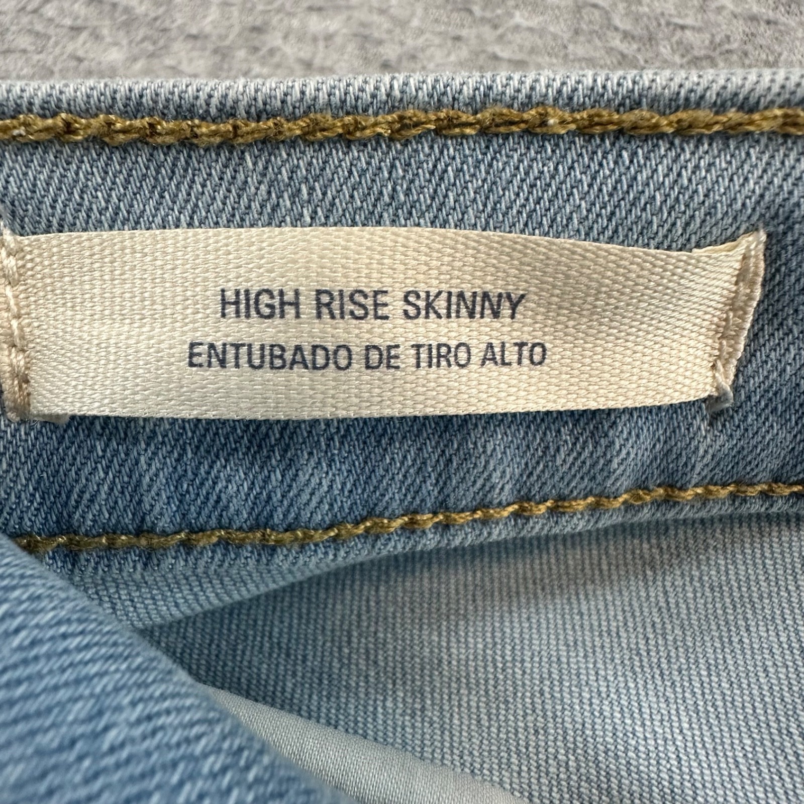 Universal Thread Women’s Size 6 High Rise Skinny Stretch Light Wash Denim NWT