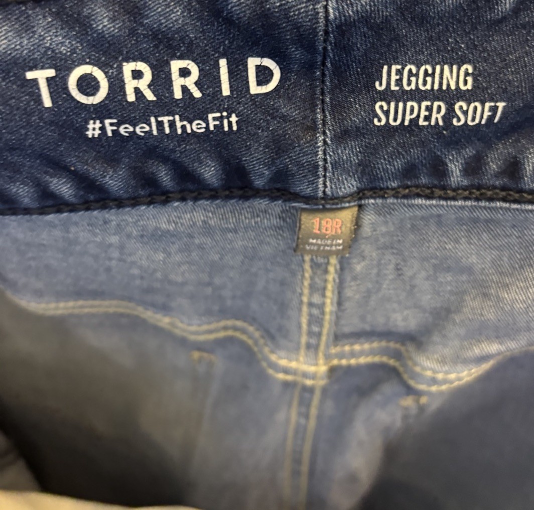Torrid Woman’s Jeggings Size 18 R Medium Blue Zip And Button Fly Jeans Stretch