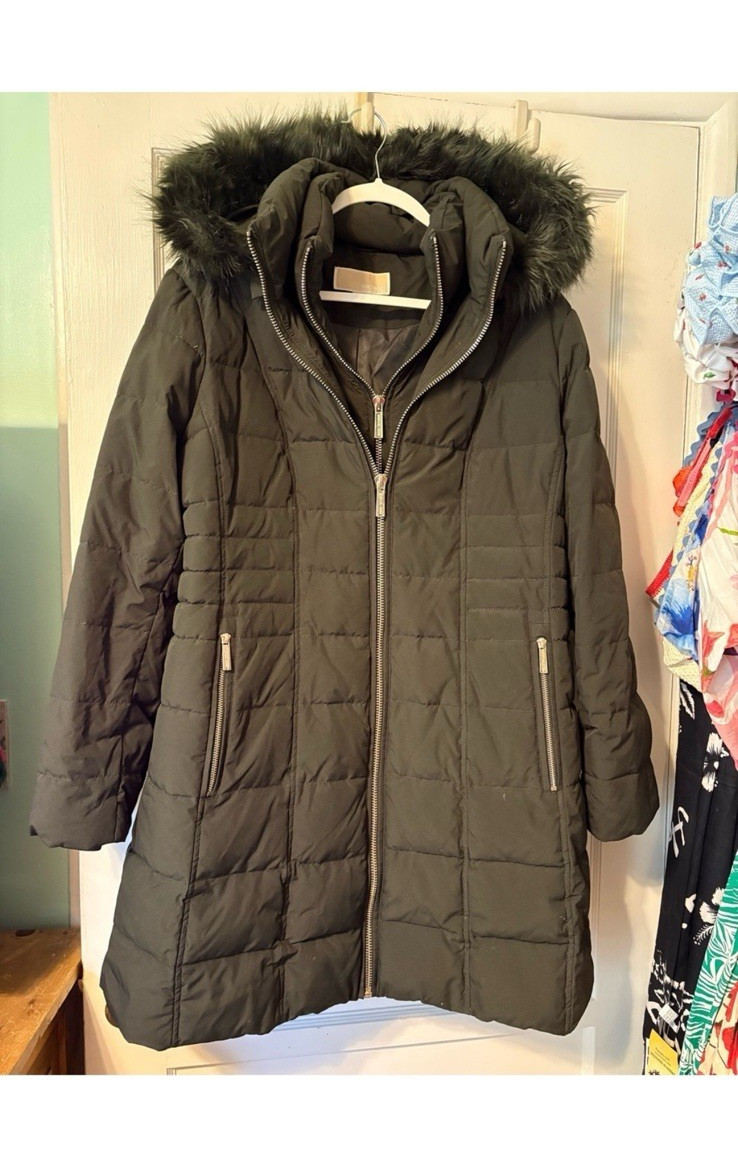 Michael Kors Women’s Green Puffer Coat removable Hooded Faux Fur Trim size XL