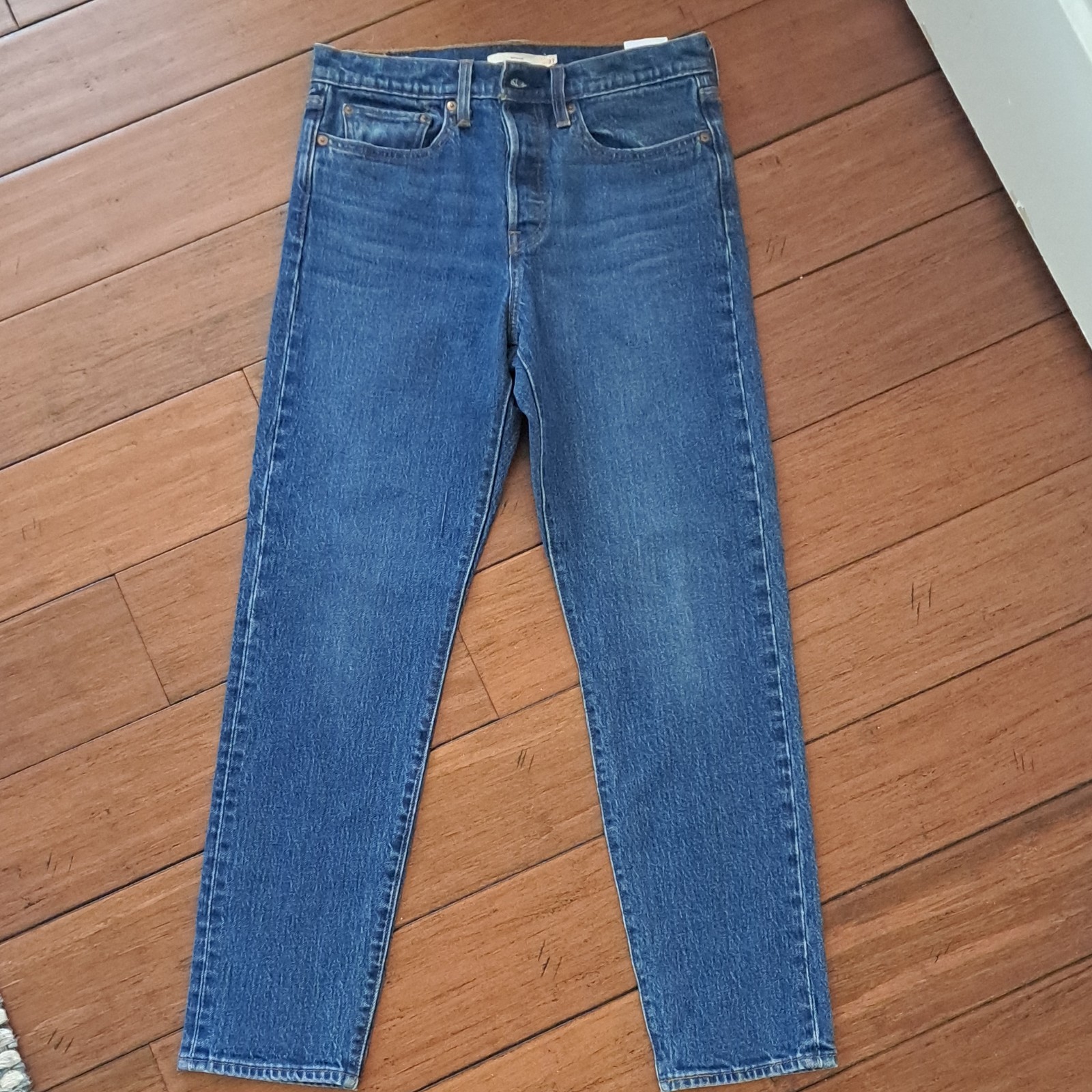Levi’s Premium Wedgie Blue Denim Straight Jeans Button Logo 5-Pocket Women