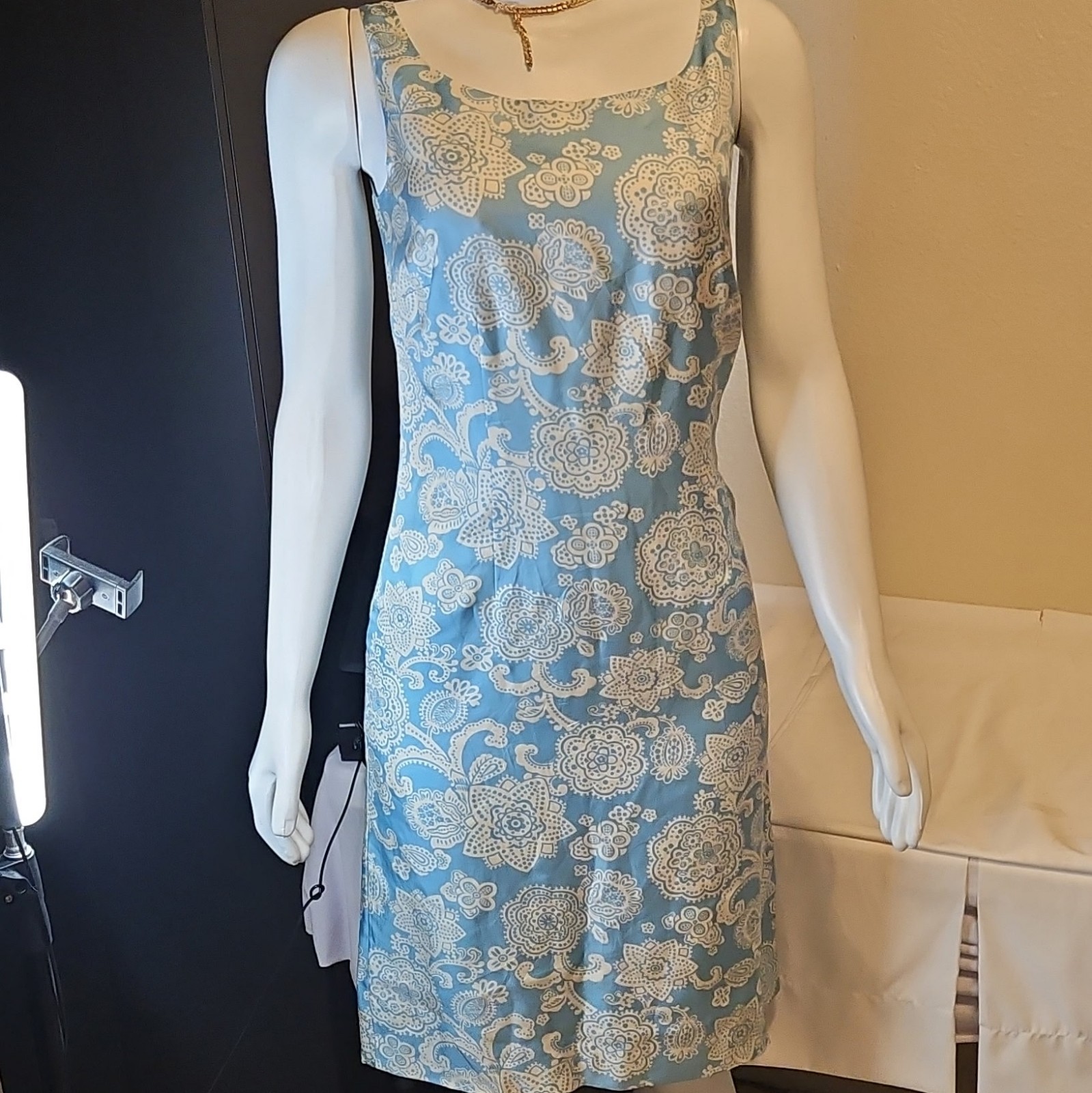 Ann Taylor A-Line Dress Floral Blue/White Scoop Neck Sleeveless Zip Knee 4