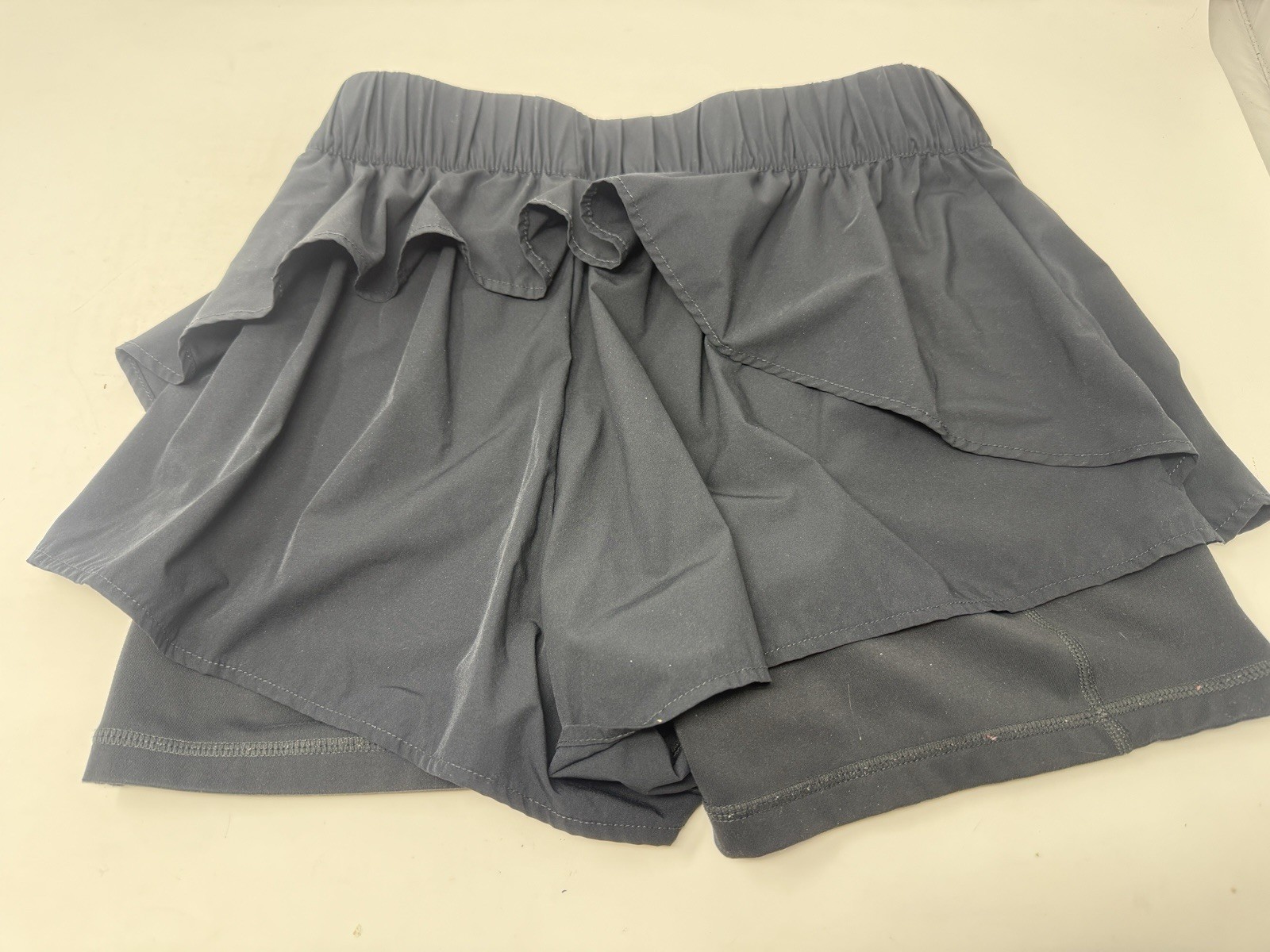 Blogilates Women’s Woven Ruffle Shorts – Black S – Pre-owned