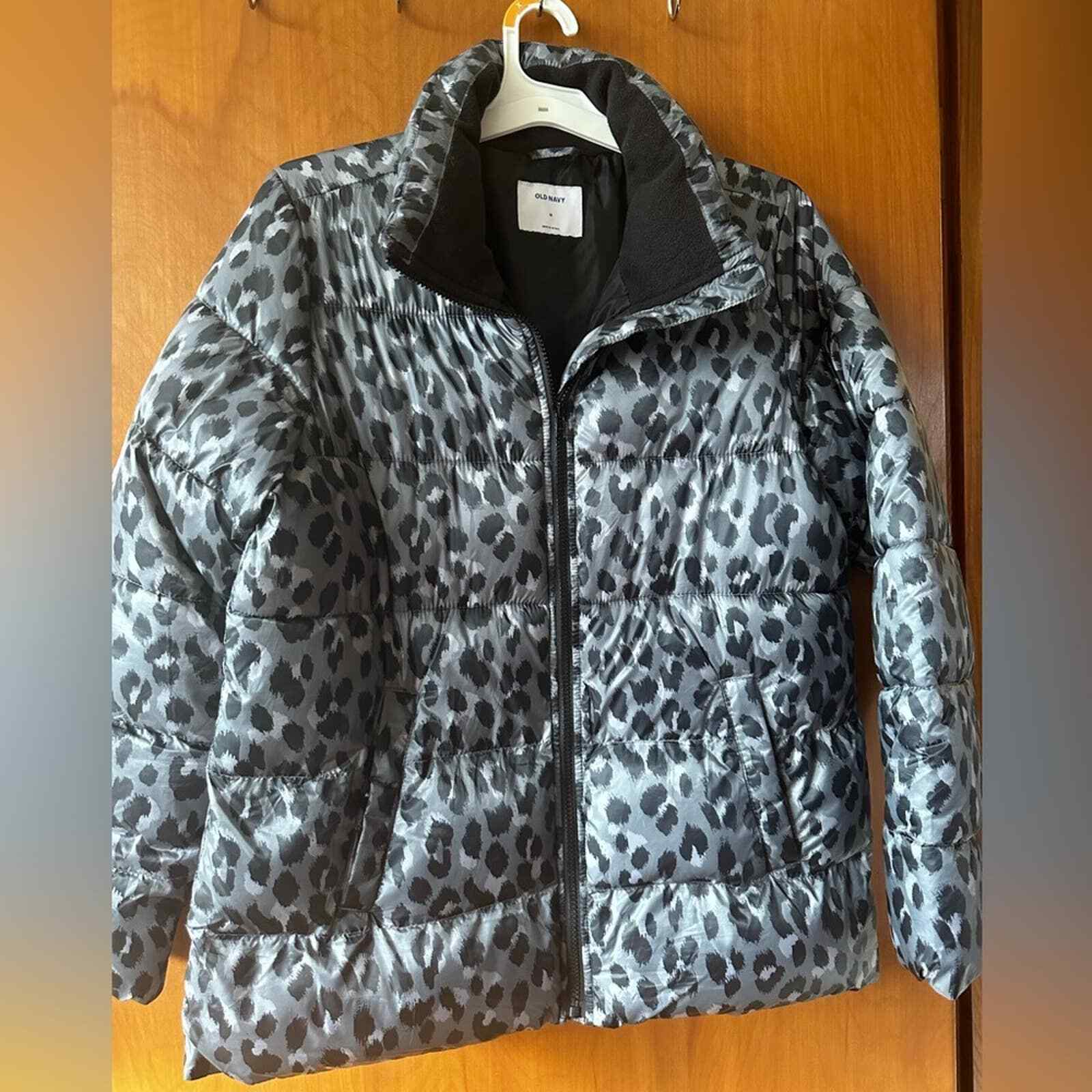 Old Navy Frost-Free leopard print puffer jacket Medium
