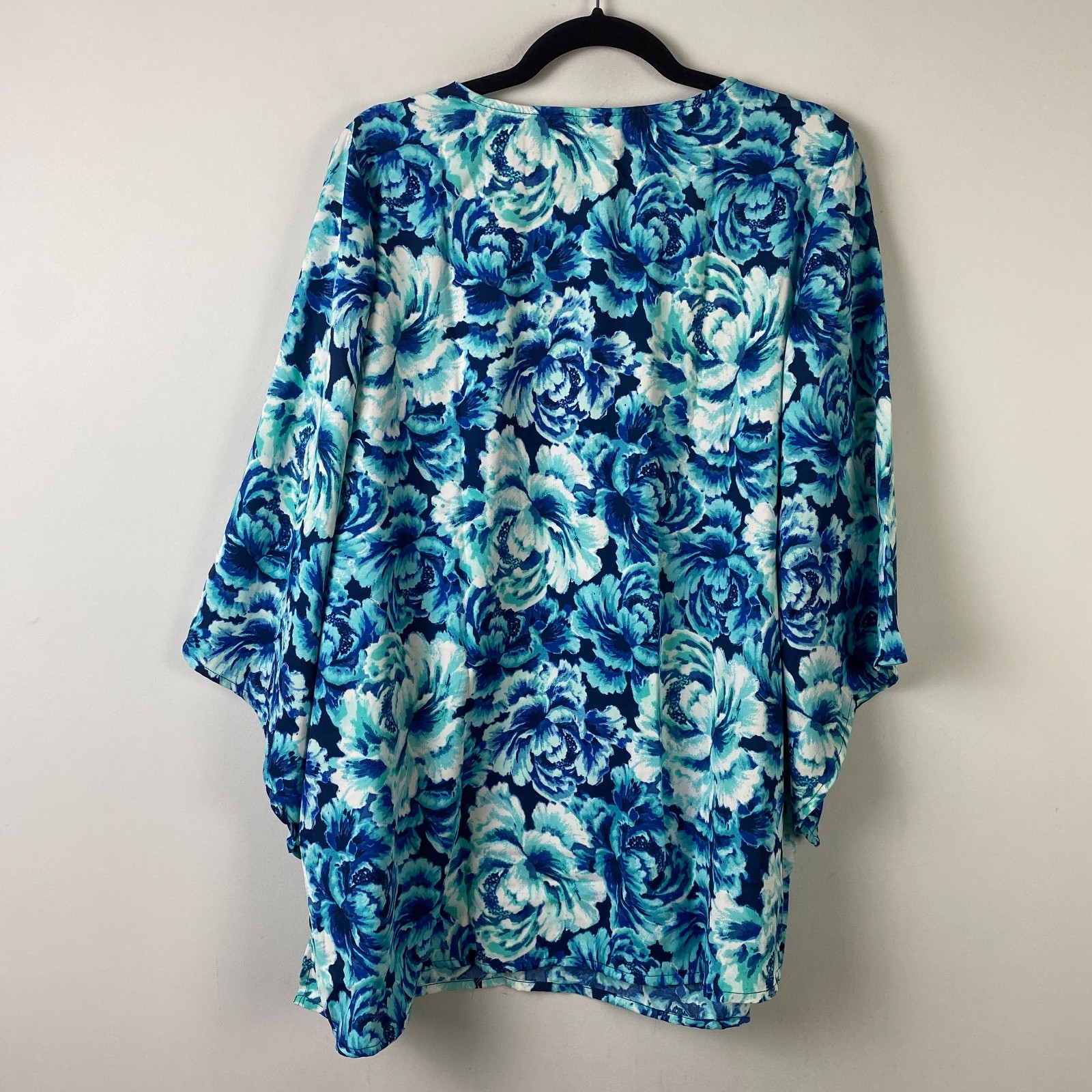Catherines V-Neck Angel Sleeve Blouse Size 1X Blue Floral Print
