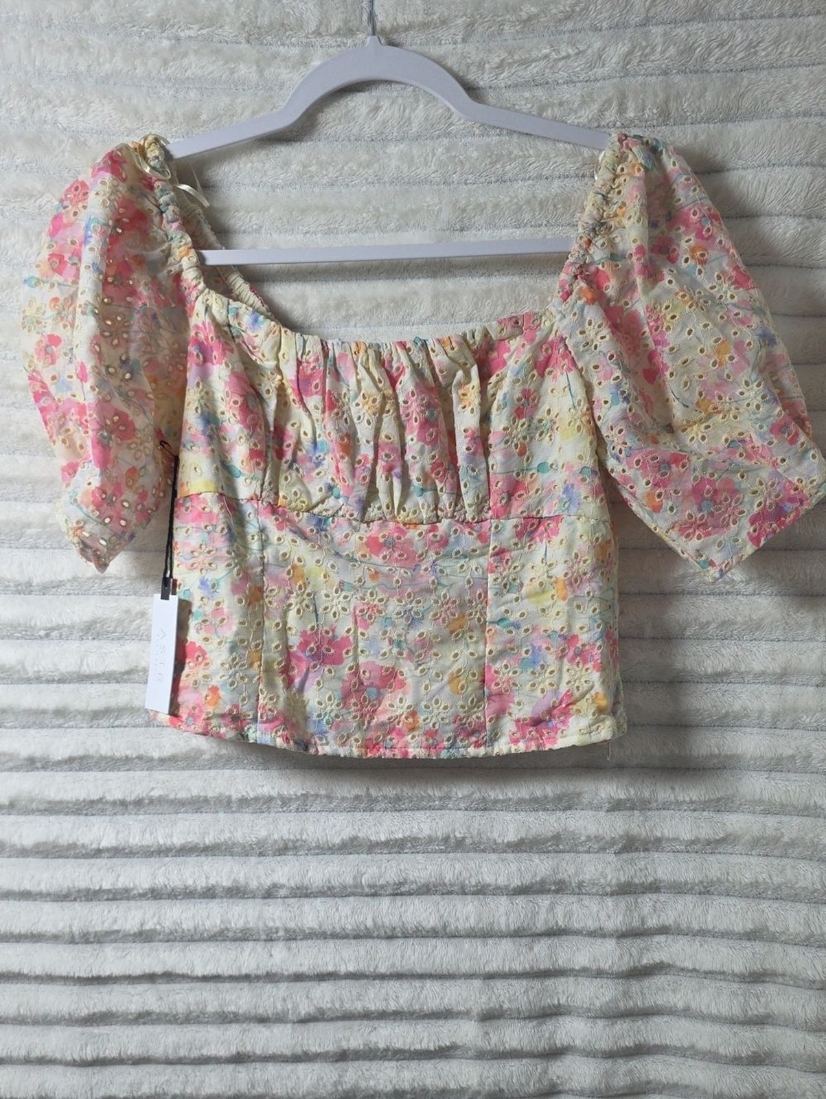 0567 Astr Puff-Sleeve Eyelet Crop Top in Pink, Yellow & Cream