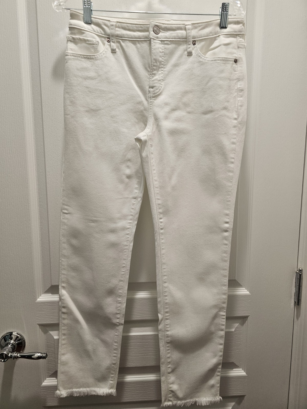 CHICO’S WHITE FRAYED HEM GIRLFRIEND SLIM LEG ANKLE 0R